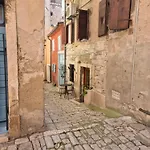 Noellica Daire